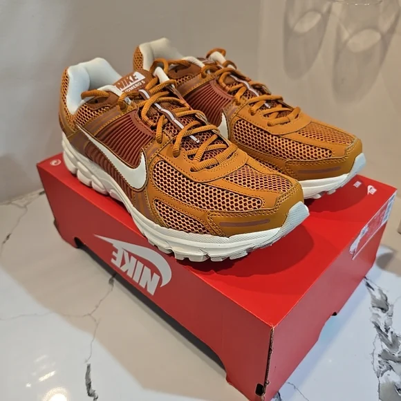 Nike Air Zoom Vomero 5 Monarch Men's Size 12 New With Box *No Lid On Box - Picture 7 of 8